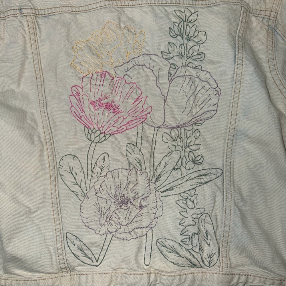 Levi's Ex-Boyfriend Trucker Jean Jacket with embroidered floral detailing M - Picture 6 of 7